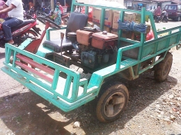 Mobil Gerundeng digerakkan menggunakan mesin handtraktor/Ft: Mahaji Noesa