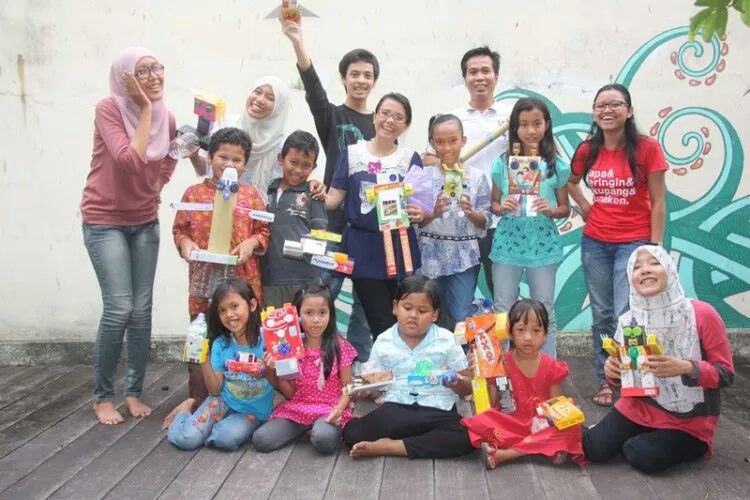 Klub Perpustakaan Burung Biru (Dok. Kolong Tangga)