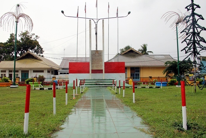 Tugu Pepera di pusat Kota Merauke (foto dindin)