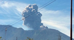 Erupsi Gn. Marapi SUmbar pada Minggu, 4 Juni 2017 (sumber ; hariansinggalang.co.id)