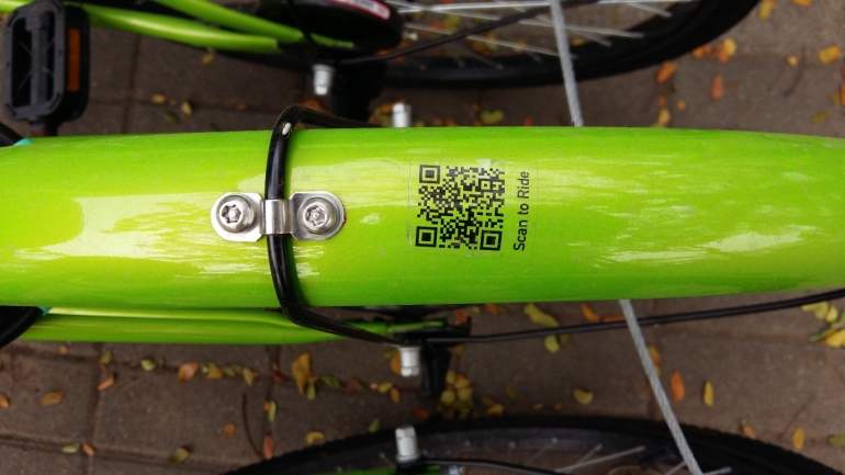 Inilah barcode yang ada di badan sepeda, yang bisa dipindai dengan aplikasi Ourbike di smartphone. Foto: isson khairul
