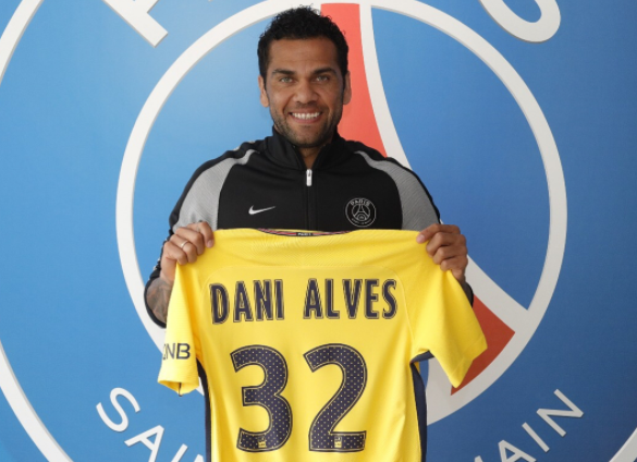 Dani Alves Gabung Paris Saint Germain