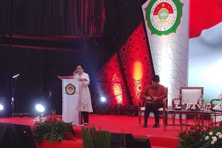 Ketua Umum Megawati Soekarnoputri dalam Halaqah Nasional Alim Ulama se-Indonesia di Jakarta, Kamis (13/7/2017).(KOMPAS.com/IHSANUDDIN)
