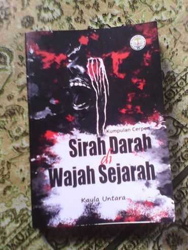 Buku Kumpulan Cerpen Kayla Untara : Sirah Darah di Wajah Sejarah. (foto : akhmad husaini)