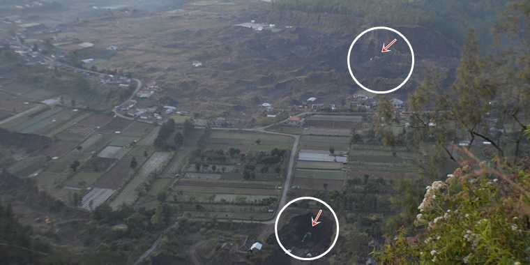 Lembah Kintamani di bukit Pinggan dilihat dari tele kamera. Terlihat escavators yang sedang menggerus bukit, menambang pasir dan merobek lembah kintamani yg indah itu ( lingkaran putih ). Foto : dokumen pribadi.