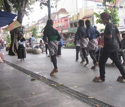 Mengabadikan ......(Foto:Ko In)