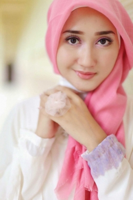 Dian Pelangi salah satu pengusaha muda sukses lewat sales penjualan Hijab | sumber: tabloid xpresi