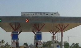 Gerbang Tol Kertajati (Sumber gambar: herlinaputrablock.files.wordpress.com_