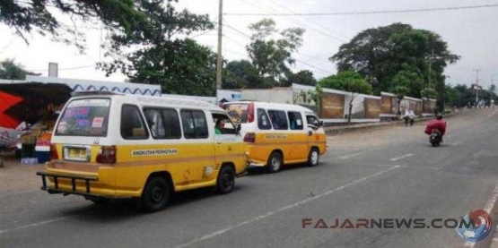 Angkot Majalengka (sumber gambar: stat.fajarnews.com)