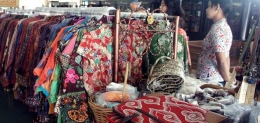 Wisata Belanja Batik Trusmi (sumber gambar: hargabatik.com)