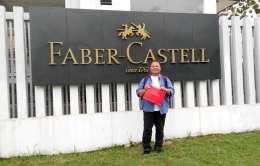 PABRIK FABER CASTELL CIBITUNG. Penulis ketika mengikuti Kompasiana Visit Pabrik Faber Castell di Cibitung. (Foto: Gapey Sandy)