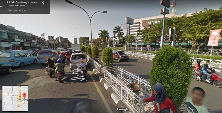 setelah naik angkot dari Stasiun kejaksan Anda turun di Grage Mall ini (sumber gambar: Google)