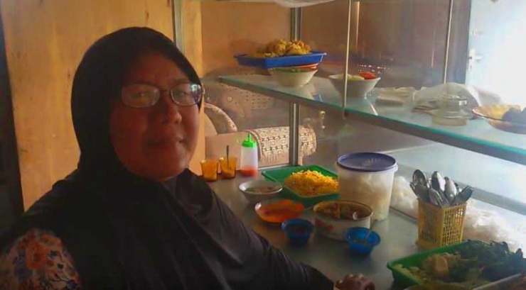 Nenek Muriati, penjual lontong sayur pada Warung Kartika Takengon (Dokumen Pribadi)