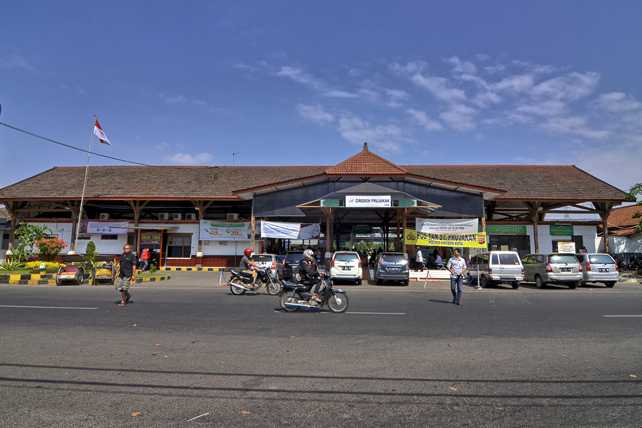 Stasiun Cirebon Prujakan (sumber gambar: 1.bp.blogspot.com)