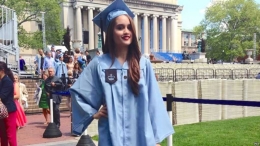 Pada tahun 2014, Cinta Laura meraih 2 gelar sarjana sekaligus dari Columbia University, Amerika Serikat, dalam waktu 3 tahun saja! (foto sumber:website VOA Indonesia)
