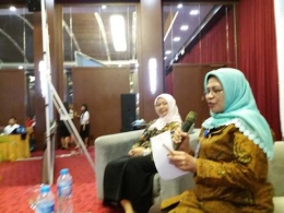 Dua pembicara, dosen Universitas Muhammadiyah Lampung Any Nurhayaty dan Ambar Rahayu. | Dokumentasi Pribadi