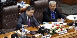 Wakil Ketua DPR Fahri Hamzah memimpin rapat paripurna pengesahan Pansus Angket KPK. Foto: TRIBUNNEWS/DANY PERMANA 