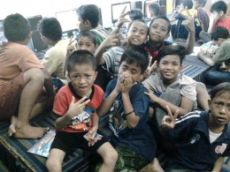 Anak-anak di Perpustakaan Daerah Jakarta (Nyi Ageng Serang, Kuningan) (Dokumentasi Pribadi)
