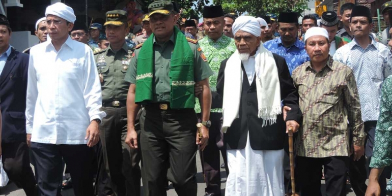 Panglima TNI, Jenderal Gatot Nurmantyo bersama Para Ulama | duta.co