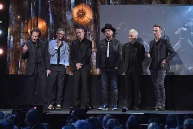 Pear Jam & Dave Krusen di acara Rock and Roll Hall of Fame. Sumber ; loudwire