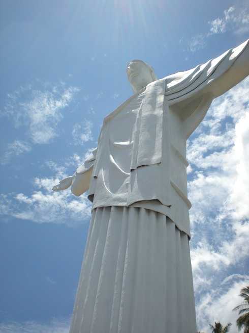 Patung Tuhan Yesus di Pulau Lembeh (dok. pribadi)