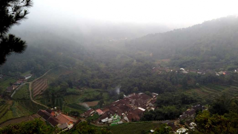 Dusun Brau tampak dari bukit Goa Pinus. Dok pribadi