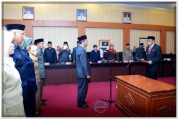 Bupati Bantaeng (kanan) melantik A. Sjafaruddin Magau sebagai Kepala Dinas PUPR Kabupaten Bantaeng (26/07) | dok.pribadi