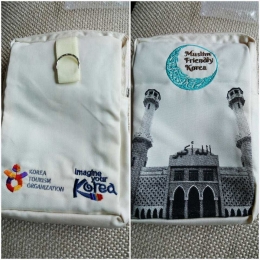 Kantong Souvenir Paket Wisata Muslim ke Korea Selatan. Sumber: Dokumen Pribadi