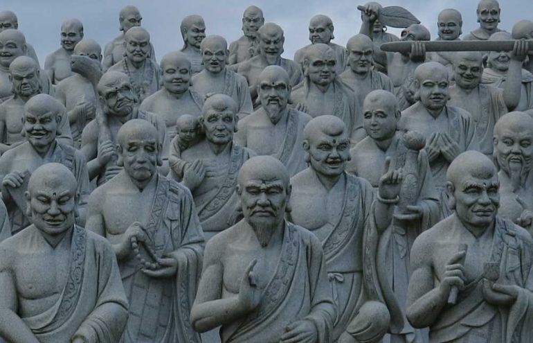 1000 patung Vihara Ksitigarbha Bodhisattva, Tanjungpinang, walaupun jumlah sebenarnya katanya hanya sekitar 500-an. | Dokumentasi Pribadi