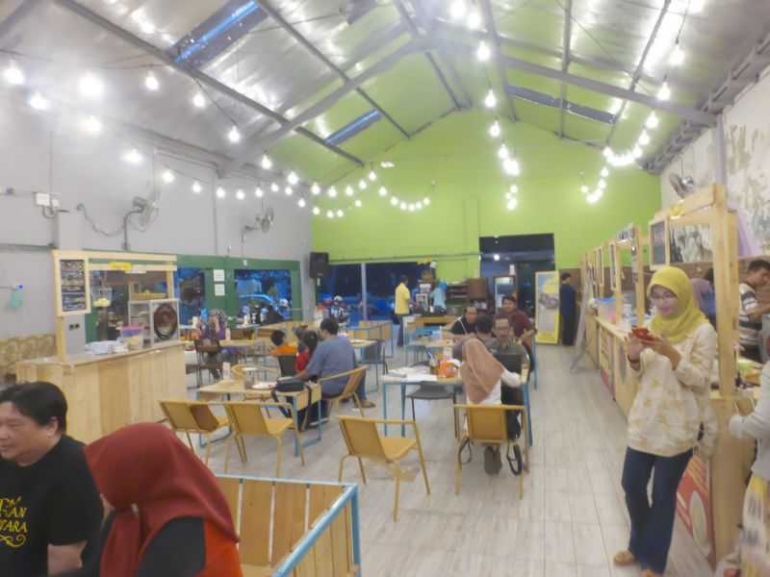 suasana dalam, dipotret dari Drink Corner / dokumentasi pribadi