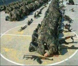 Angkatan bersenjata Turki sedang shalat berjamaah di lapangan (dok.Erdogan Sevdalilar)