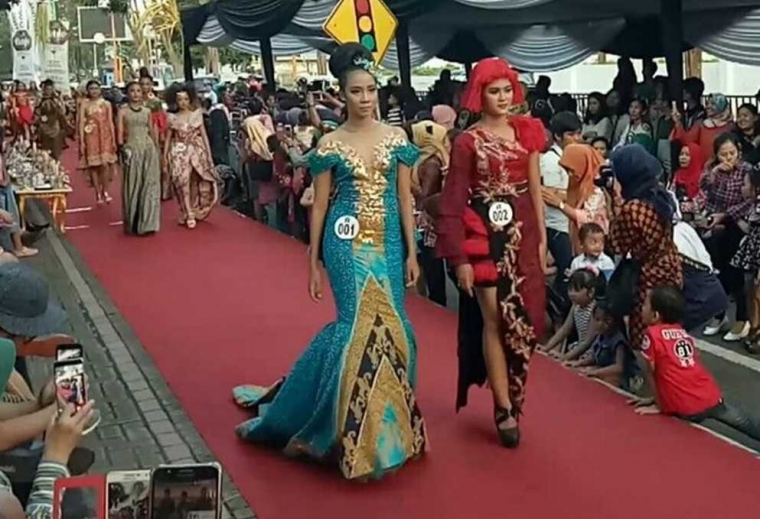 Banyuwangi Batik Festival Batik Beken Pedestrian Keren Banyuwangi Batik Festival Batik Beken Pedestrian Keren