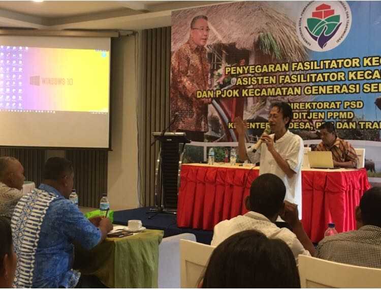 Dwijo Menyampaikan Materi saat Pelatihan Penyegaran Fasilitator GSc dan PJO Kecamatan. Dok Pribadi