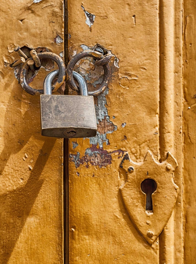 https://pixabay.com/en/padlock-door-lock-key-hole-macro-172770/