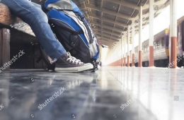 Sumber: https://www.shutterstock.com/image-photo/traveler-wearing-backpack-waiting-train-trainstation-440261539