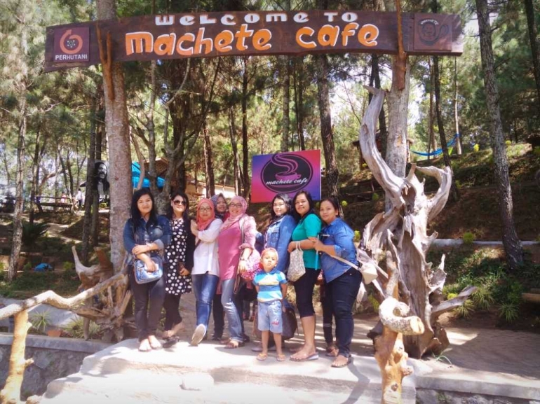 Pintu masuk Machete cafe