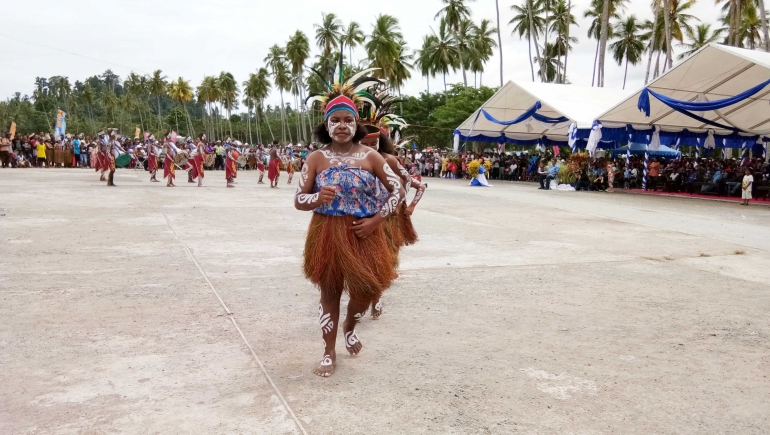 Tarian tradisional,saat perlombaan suling tambur