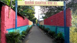 Gang Cantik Berseri RW 01 di Jalan Suka Mandiri, Serua Indah, Ciputat, Tangsel. (Foto: Gapey Sandy)