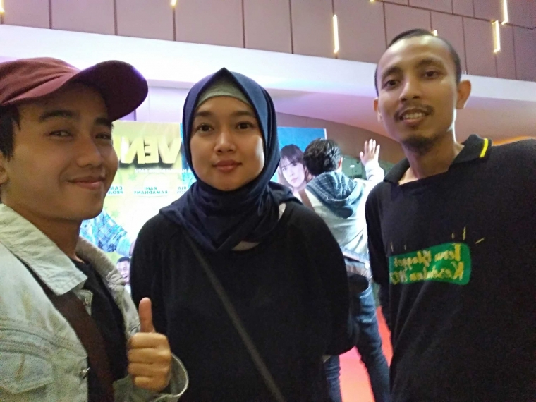 Hadrah Daeng Ratu ( tengah ) sutradara film Mars meet Venus