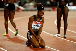 Kendra Harrison,sesaat setelah memecahkan rekor dunia 100 M gawang putri 12.20 detik London Anniversary games 2016 .sumber foto .Mirror Online