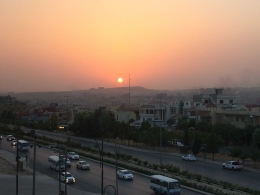 Dokumentasi pribadi: suasana menjelang sunset di kota Duhok pada 03 Agustus 2017. Magrib pukul 19.18 waktu setempat.