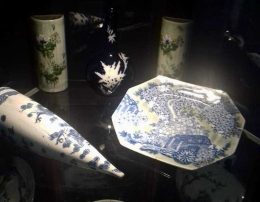Keramik Jepang sumbangan Abdul Madjid Naim (Foto: Djulianto Susantio)