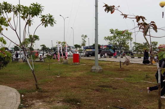 Ini Rest Area KM 166 dari arah Cikopo menuju Palimanan, bagian dari jalan tol Trans Jawa yang berada di Jawa Barat. Rest Area ini berada di Majalengka, dengan wilayah sekitar: Cikopo, Purwakarta, Palimanan, dan Cirebon. Budi Karya Sumadi meminta pemerintah daerah sepanjang Pantura, untuk memanfaatkan rest area jalan tol, guna memasarkan produk khas lokal. Foto: isson khairul