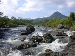Aliran sungai di wilayah Majalengka selatan (sumber gambar: static.panoramio.com)