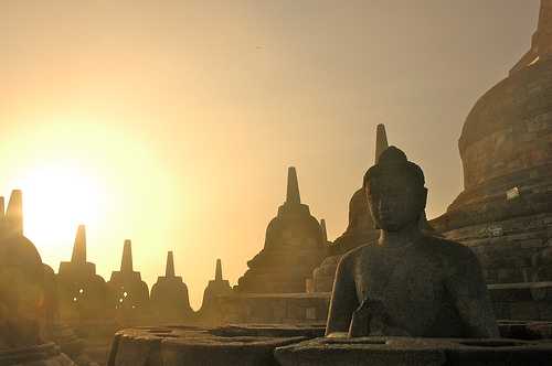 Candi Borobudur (sumber: www.semberani.com)