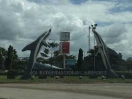 Mombasa Kota Pantai Dan Pelabuhan Patung Di Bandara Cukup Lumba Lumba