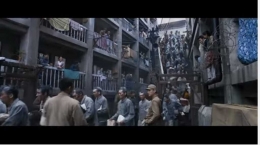 Orang Korea harus mau tinggal di Hashima dengan kondisi terbatas (trailerfilmTheBattleIsland)