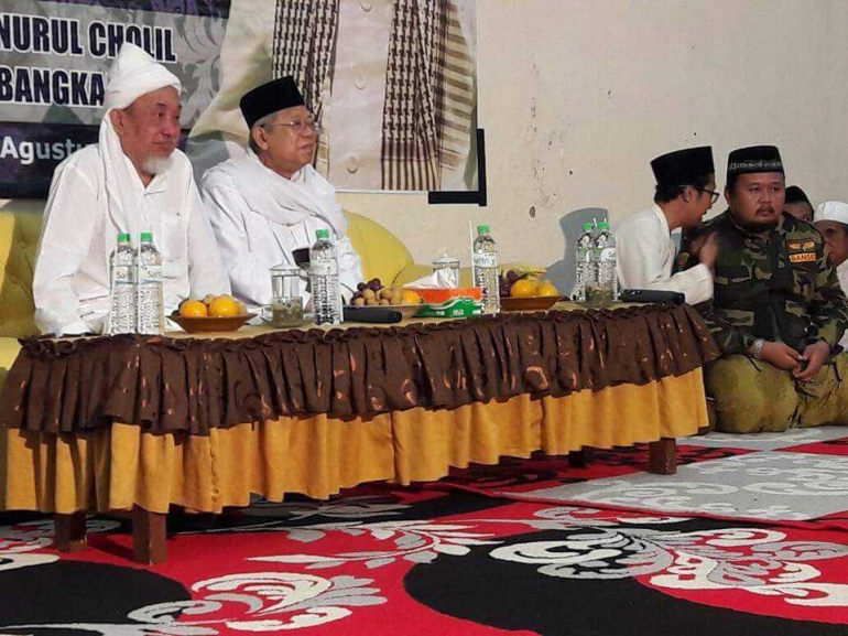KH. Zubair Muntashor (Pengasuh Pondok Pesantren Nurul Cholil) bersama Dr. (HC) KH. Ma'ruf Amin (Rais Aam PBNU) 