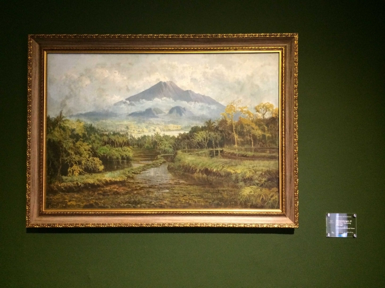 Lukisan Karya Abdullah Suriosubroto (Pemandangan di Sekitar Gunung Merapi ; 1930). Lukisan inilah yang menjadi bahan rujukan ketika kita menggambar pemandangan gunung waktu duduk di bangku sekolah.|Dokumentasi pribadi