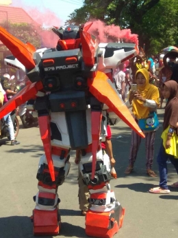 Robot Gundam hasil karya anak muda kreatif dari komunitas 879 Project, Gondanglegi Malang (Dokumentasi Pribadi)